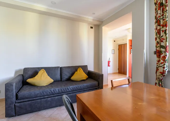 Crosti Apartments